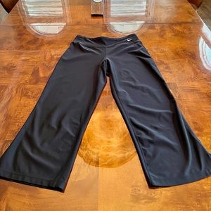 Nike cropped, wide leg, yoga pant, size small